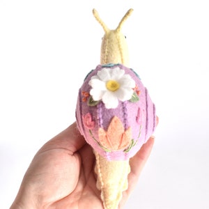 DIY Snail Plush Sewing Pattern & SVG Cut Files, Hand Stitching and Embroidery Project zdjęcie 4