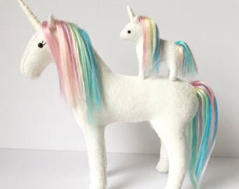 Gefüllte Einhorn Schnittmuster für Mama und Baby Set DIY Filztiere. PDF- und SVG-Dateien.