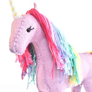 DIY-knutselset Regenboog gevulde eenhoorn * Naai je eigen vilten dieren