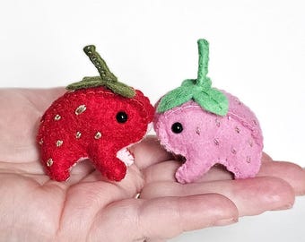 Strawberry Frog Mini Plush Craft Kit