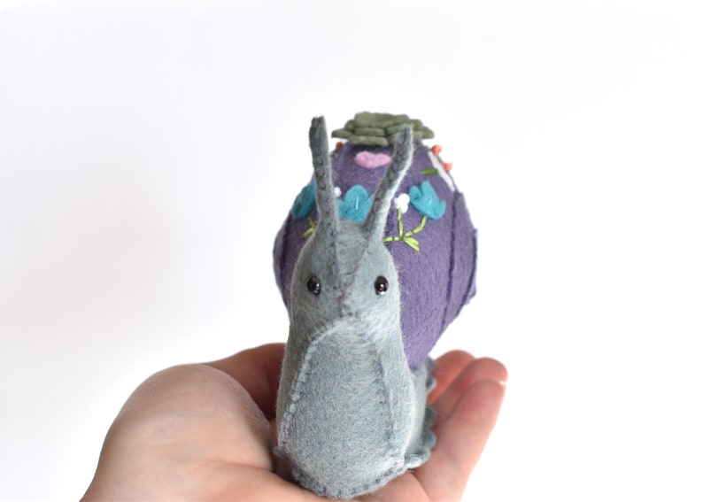 DIY Snail Plush Sewing Pattern & SVG Cut Files, Hand Stitching and Embroidery Project zdjęcie 3