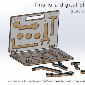 Pode incluir: Um plano digital para um projeto de carpintaria CNC. O plano mostra uma caixa de ferramentas de madeira com uma variedade de ferramentas, incluindo chaves, chaves de fenda e martelos. As ferramentas são projetadas para se encaixar na caixa de ferramentas em uma ordem específica, tornando-se uma maneira divertida de ensinar as crianças sobre organização. O texto "Construa como quiser" está incluído na imagem.