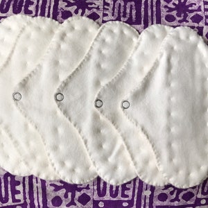 Stoffpads aus Bio-Baumwolle, leicht bis mittelstark fließend, wiederverwendbar, Slipeinlage bei Inkontinenz. 6 graf