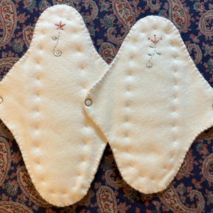 2 Count, 100%  GOT certified Organic Cotton Cloth Menstrual Pads, Heavy and moderate day time flow