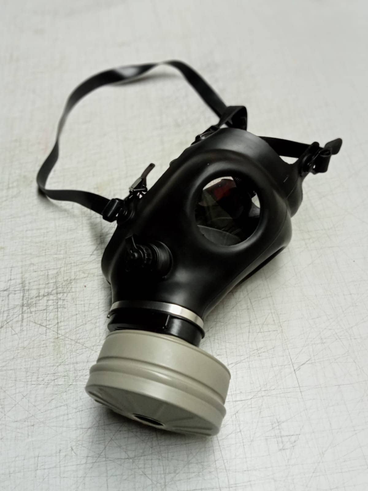 【実物】イスラエル製ガスマスク用フィルター3個 51u1DFcC5jL.jpg