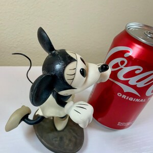 Wdcc the delivery boy minnie mouse i’m a jazz baby figurine disneyana image 3