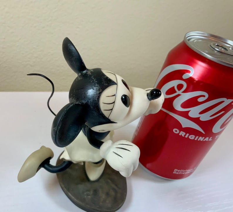 Wdcc the delivery boy minnie mouse i’m a jazz baby figurine disneyana image 3