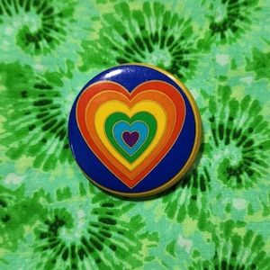 New Vintage 80&#39;s Rainbow Button
