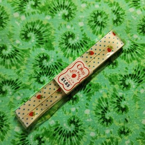 Vintage Strawberry Ribbon
