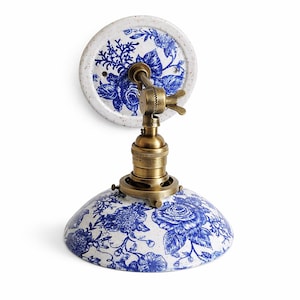 Stijl#062 bloemenkeramische wandkandelaar: handgemaakte aardewerken lamp, plug-in of bedraad