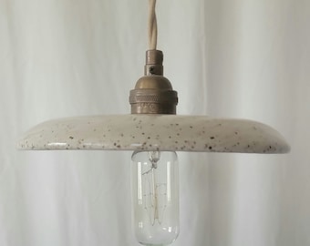 Stile n. 104 Bellissima lampada a sospensione color crema con macchie color guscio d&#39;uovo