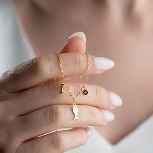 Collar de buena suerte: joyería para mujer con iniciales en oro de 14 quilates, collares personalizados con letras delicadas para familiares y hermanas, regalos de Navidad para sus hijas e hijos