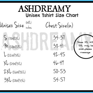 以下が含まれることがあります： ユニセックスTシャツのサイズチャートで、インチで測定したサイズと胸囲が記載されています。Sから3XLまでのサイズが、対応する幅と長さの測定値（インチ）とともに記載されています。XS、4XL、5XLのサイズは、ご希望の場合、メッセージでご連絡ください。