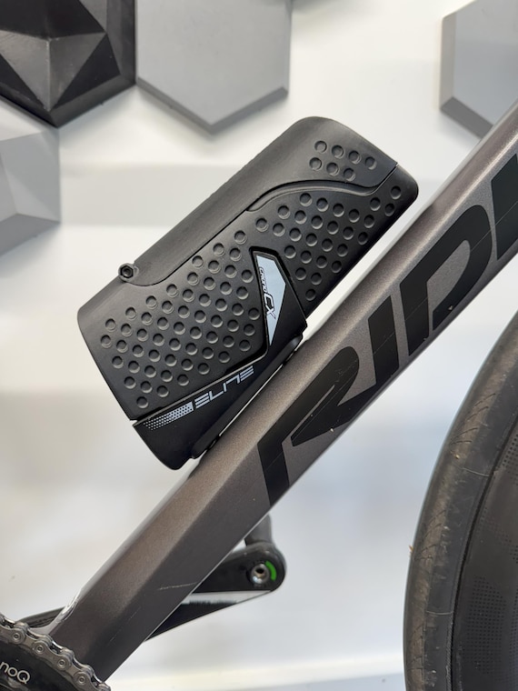 エリートクロノボトルケージ用エアロ収納ボックス FORKEN Aero Storage Box for Elite Crono Bottle Cage – Magnetic Lid Tool