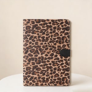 Funda para iPad con estampado de leopardo en color personalizado y soporte para lápiz: iPad Air Pro Mini A16