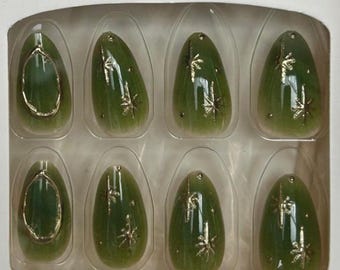 Ongles à presser charm doré vert | Motif mauvais œil ovale