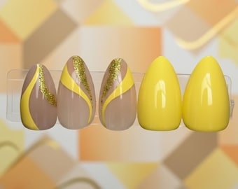 Ongles à presser jaune amande tourbillonnante | Paillettes dorées