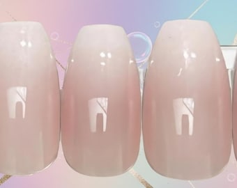 Ongles à pression moyen cercueil : rose laiteux français ombré