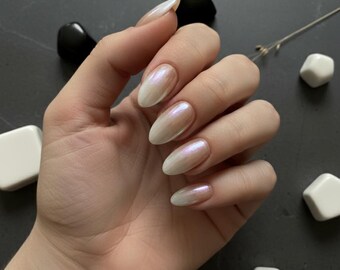 Ongles à presser amandes ombrées chrome blanc | Fondu français nude | Mariage élégant et manucure nuptiale