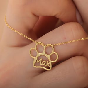 Personalized Gold Pet Paw Necklace, Custom Pet Name Jewelry, Dog Memorial Necklace with Paw Symbol,Gift For Dog Mom,Silver Pet Lover Jewelry