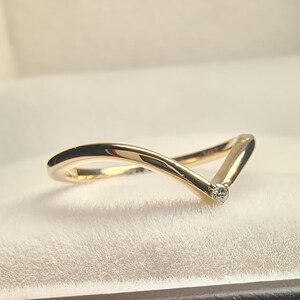 14k Gold V Shape Curved Wedding Band, Unique Chevron Engagement Ring, Minimalist Moissanite Promise Ring for Women, Stacking Matching Ring