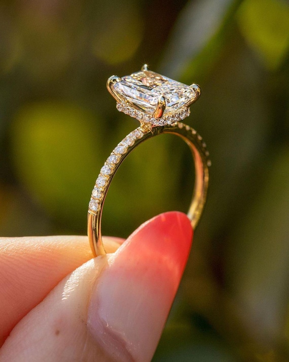 Radiant Cut Lab Grown Diamond Engagement Ring in 14k Yellow Gold
