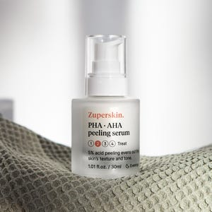 Face peeling exfoliant for sensitive skin chemical peeling with AHA PHA lactic acid and glycolic acid 5% exfoliator serum ages 35 and up