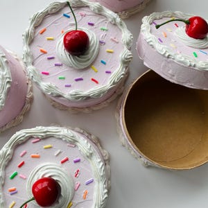 Fausse boîte à gâteaux