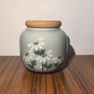 Unique Handcrafted Pet Urn, Daisy Pet Urn, Pottery Cat Dog Urns, Pet Memorial Gift, Unique Pet Loss Gift, Pet Keepsake Gift, Gift For Pet image 4