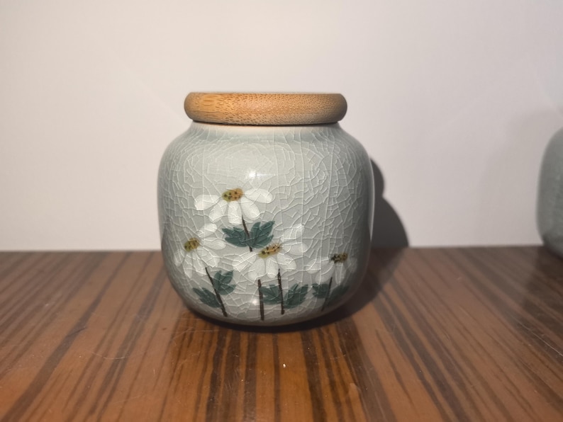 Unique Handcrafted Pet Urn, Daisy Pet Urn, Pottery Cat Dog Urns, Pet Memorial Gift, Unique Pet Loss Gift, Pet Keepsake Gift, Gift For Pet image 4