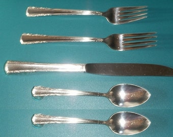 MAY QUEEN 24 Piece Service for 6 Holmes Edwards Silverplate