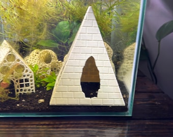 Pirámide de acuario: Cueva para peces de ladrillo beige impresa en 3D