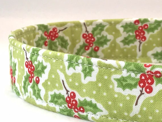 Christmas Dog Collar for Boy Girl - Mistletoe on Green