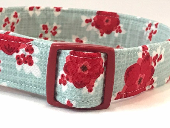 Christmas Dog Collar for Boy Girl - Red Holiday Flowers on Mint Green