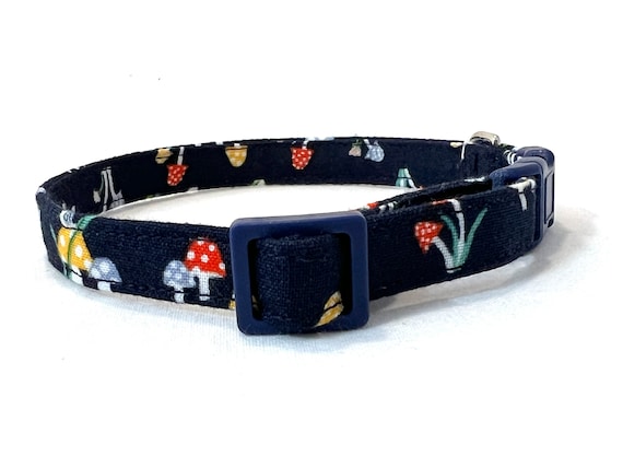 Cat Collar Breakaway - Cute Tiny Mushrooms