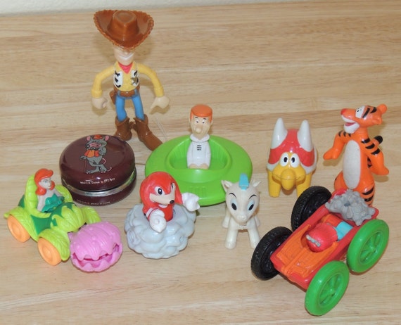 chuck e cheese action figures