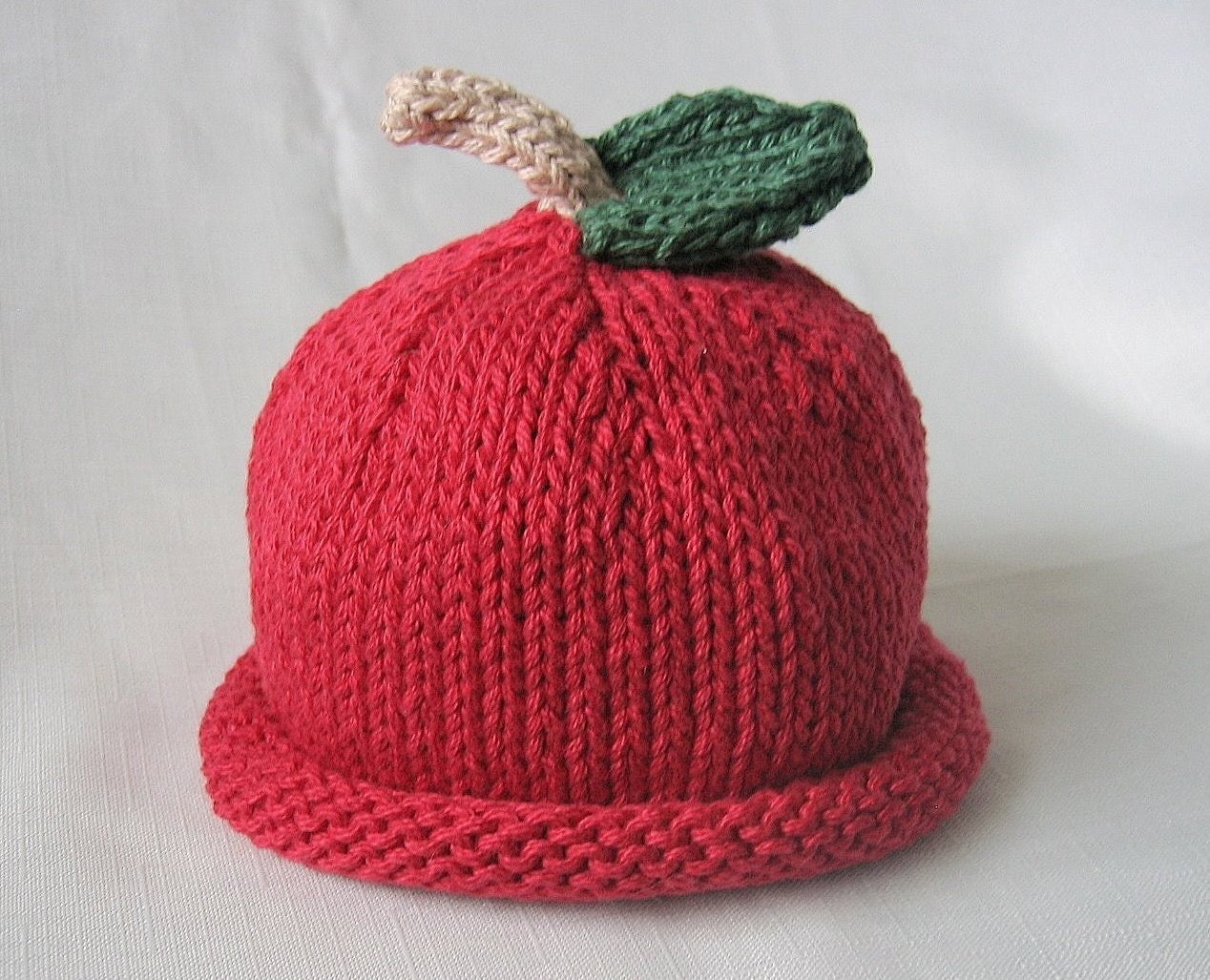 Knit Red Apple Cotton Baby Hat great photo prop | Etsy