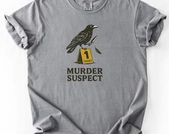 Camiseta de cuervo sospechoso de asesinato, divertida camiseta con gráfico de cuervo, regalos para amantes de los cuervos, camiseta vintage de cuervo, regalo para amantes de los cuervos, camiseta de humor negro con colores cómodos