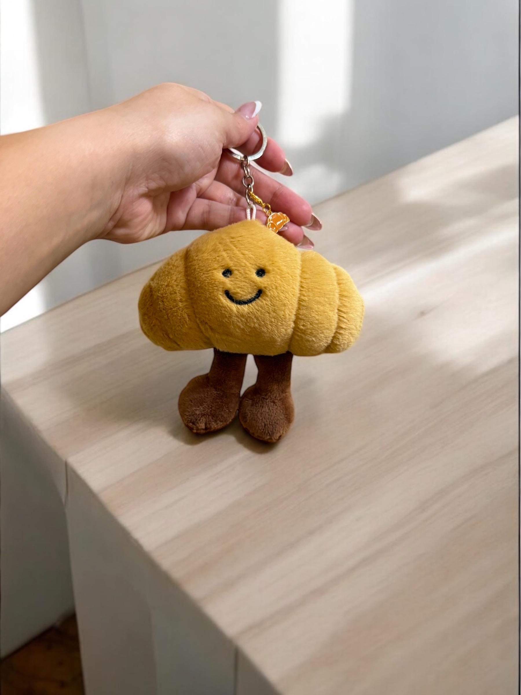 Plushy crossaint key charm, crossaint bag charm, foodie plushy, fast shipping