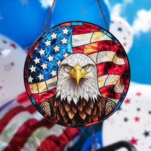 Patriottische adelaar Suncatcher - Amerikaanse vlag glas-in-loodraam hangend, 4 juli decor, veteraan cadeau, God Bless America