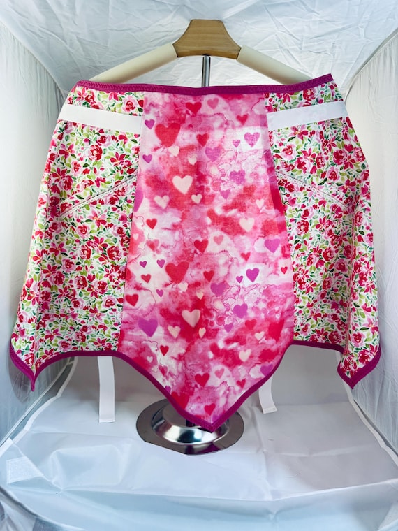 Apron pink flowers and tie-dye hearts theme retro 1950s style