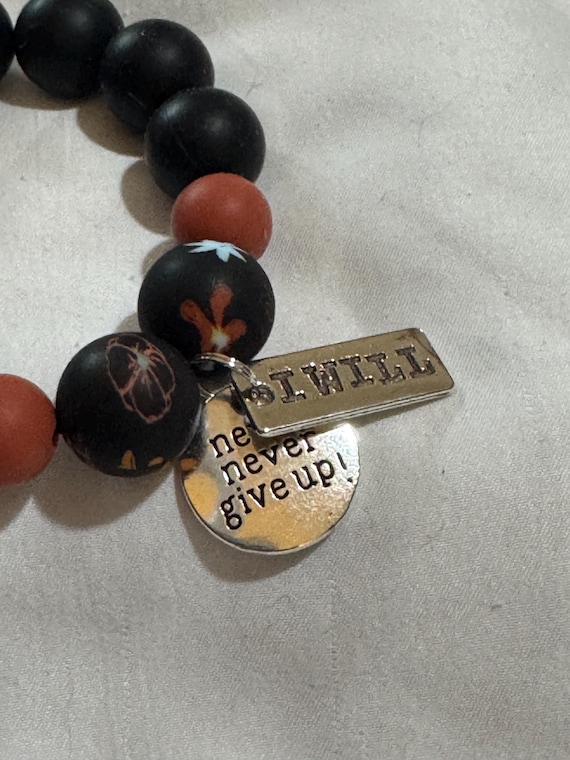 Wristlet Keychain- Silicone Bead Bracelet- I will never give up charms