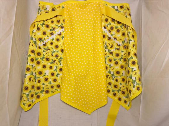 Apron Retro 1950s style Sunflowers theme