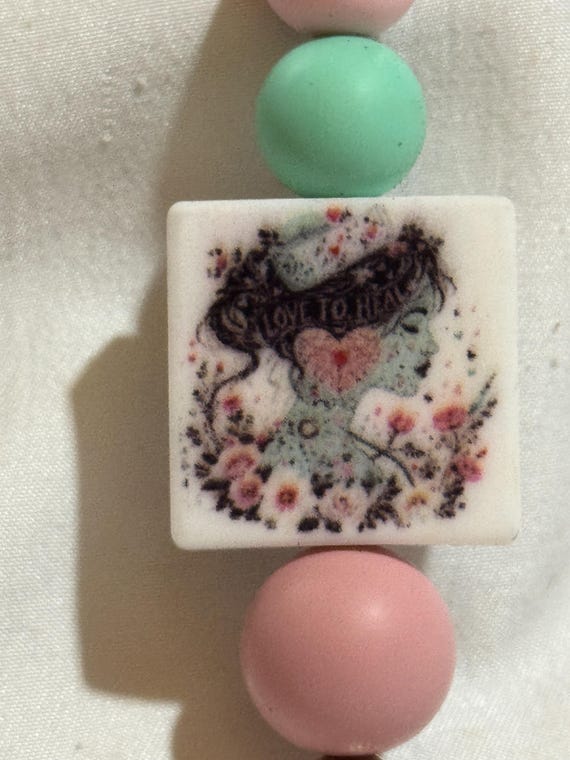 Nurse love to heal keychain