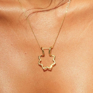 Collar con soporte para anillos de girasol, collar chapado en oro, regalo para enfermeras, soporte para anillos de boda, colgante para anillos de compromiso