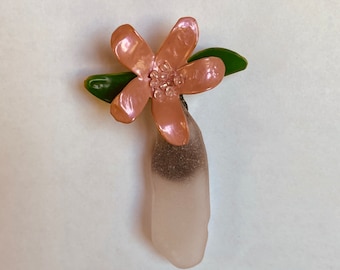 Refrigerator magnet with sea glass and hand made flowers.