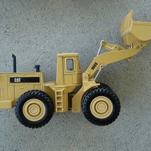 cat loader toy