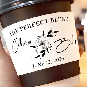 Tasses à café de mariage/Le mélange parfait avec pochettes en papier personnalisées/Manches et couvercles ou juste des pochettes/Décoration de fiançailles/Tasses à emporter