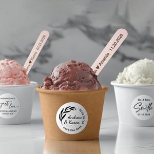 Coupes de crème glacée de mariage personnalisées et cuillères en bois - Coupes de crème glacée à monogramme - Coupes de fête de mariage - Coupes à dessert pour la douche nuptiale - Cadeau de jeunes mariés