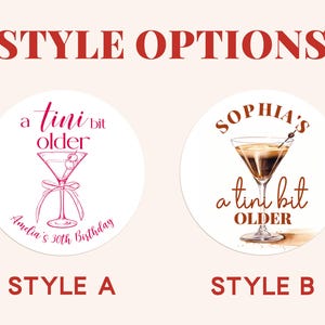 Puede incluir: Dos estilos diferentes de pegatinas redondas con un dise&ntilde;o de copa de martini. La primera pegatina dice "a tini bit older" con una copa de martini y el texto "Amelia's 30th Birthday". La segunda pegatina dice "SOPHIA'S a tini bit OLDER" con una copa de martini.